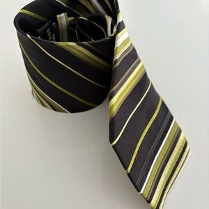 VTG Bill Blass Black Label Italian Silk Tie – Black & Chartreuse Stripes